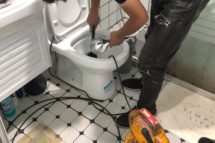 龙子湖疏通下水道