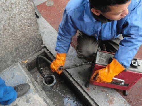 龙子湖疏通下水道