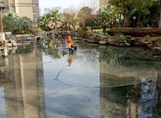 龙子湖景观池淤泥清理